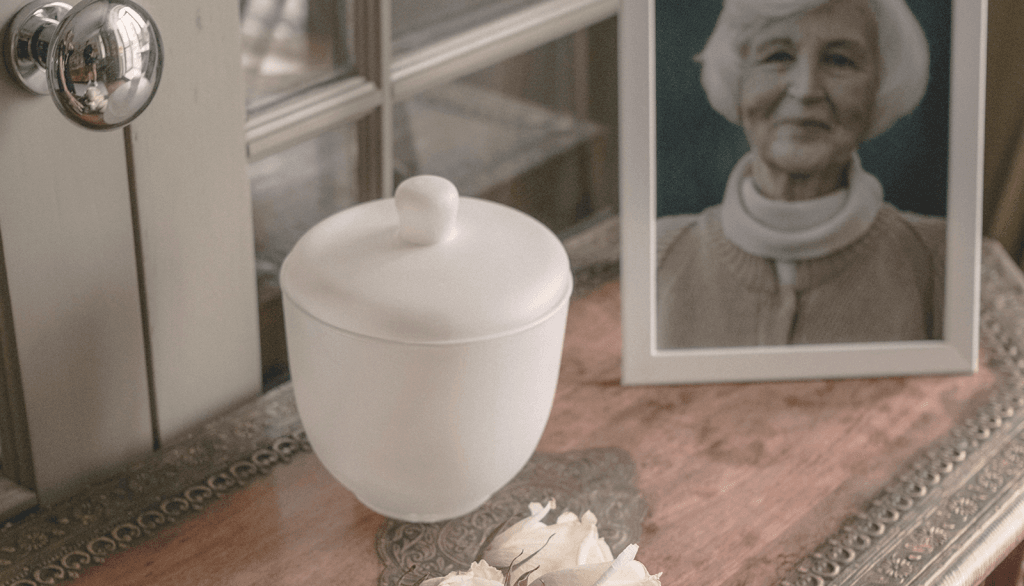 Remise des cendres à domicile partout au Québec Services funéraires Azur
